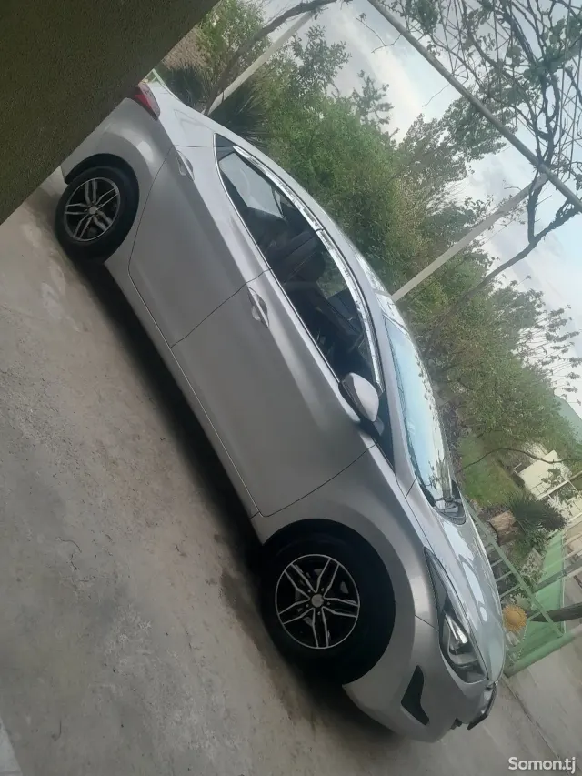 Hyundai Avante 2015 · 1.6 AT