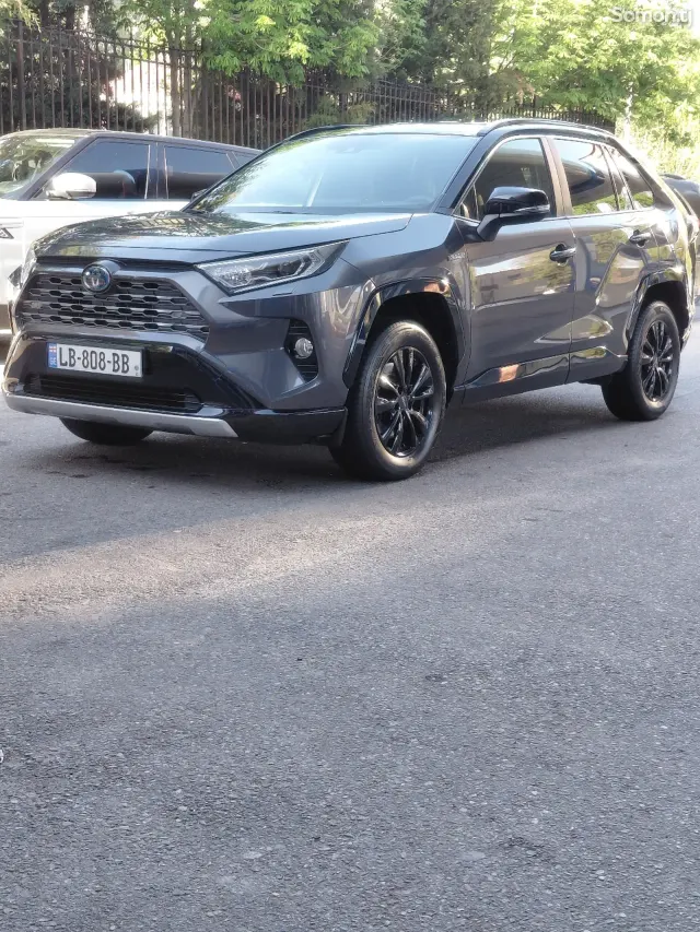 Toyota RAV 4 2021 · 2.5 AT