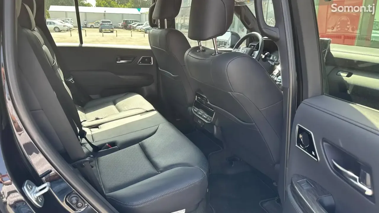 Toyota Land Cruiser 2025 · 3.5 AT