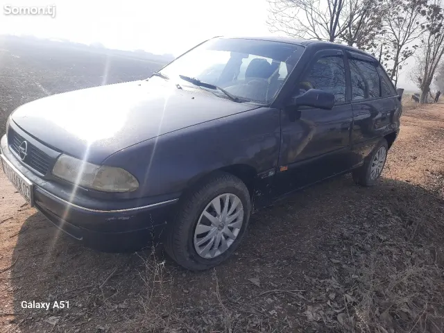 Opel Astra F 1996 · 1.6 MT
