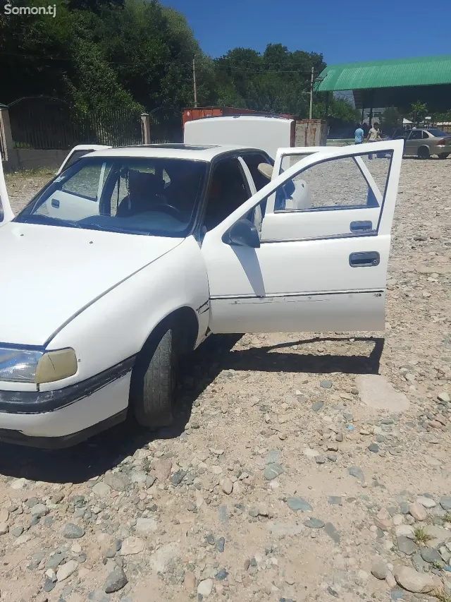 Opel Vectra A 1992 · 1.8 MT