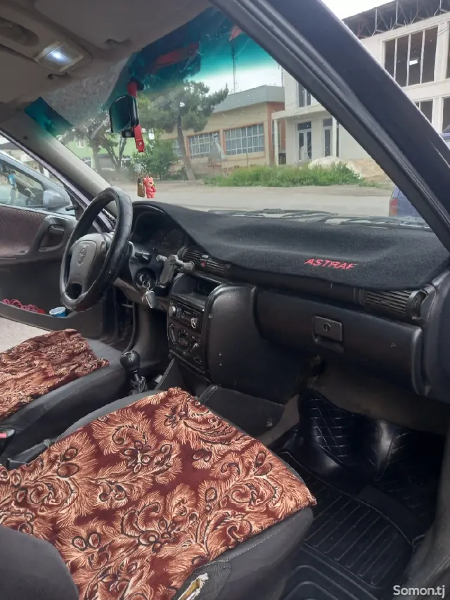 Opel Astra F 1994 · 1.6 MT