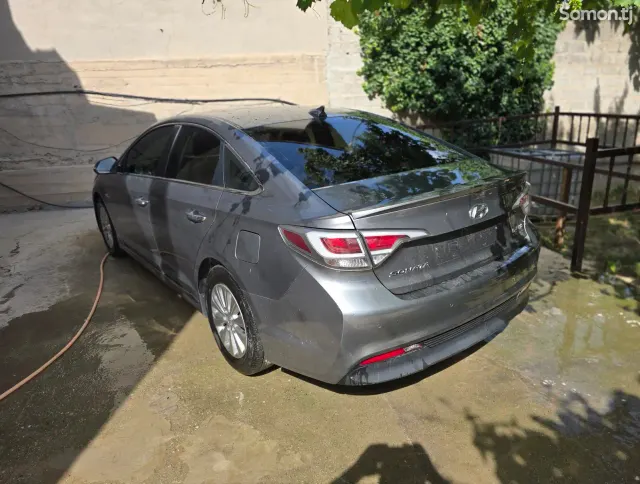 Hyundai Sonata 2016 · AT