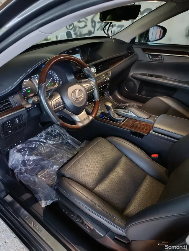 Lexus ES series 2016 · 3.0 AT