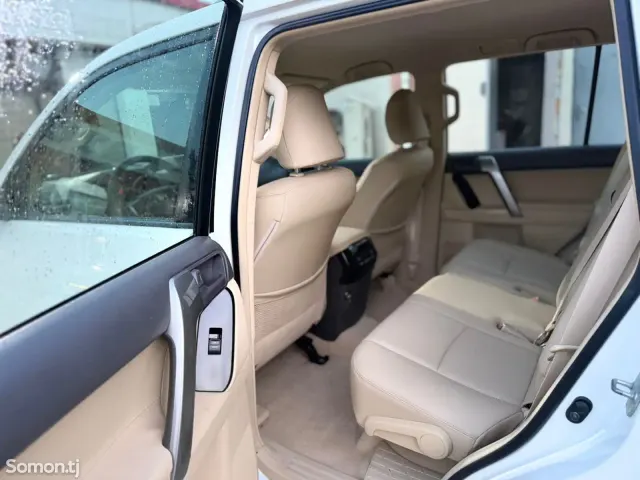 Toyota Land Cruiser Prado 2014 · 0.4 AT