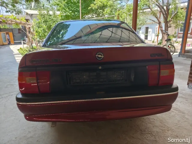 Opel Vectra A 1995 · 1.6 MT