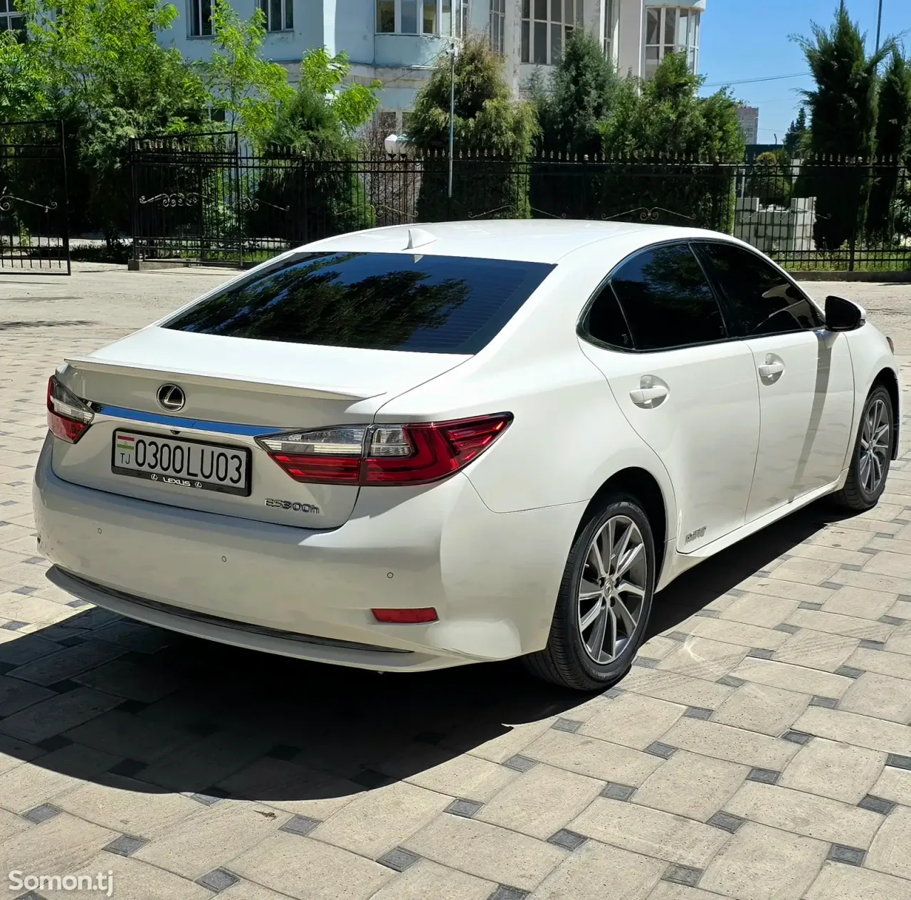 Lexus ES series 2016 · 2.5 AT