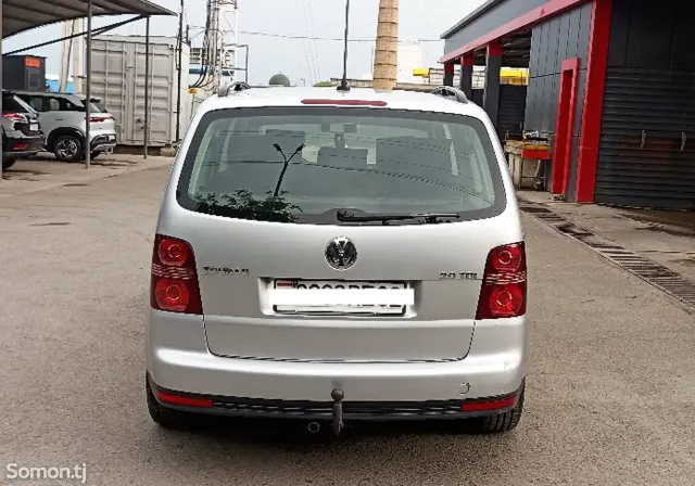 Volkswagen Touran 2007 · 2.0 AT