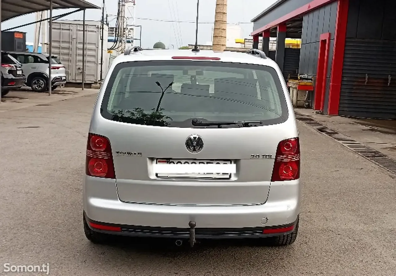 Volkswagen Touran 2007 · 2.0 AT