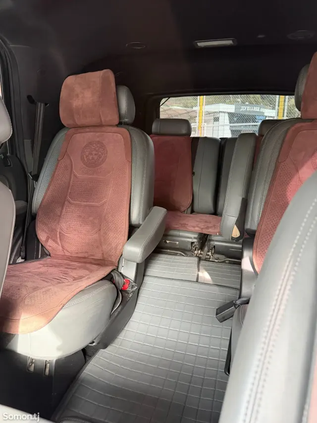 Chevrolet Tahoe 2011 · 5.3 AT