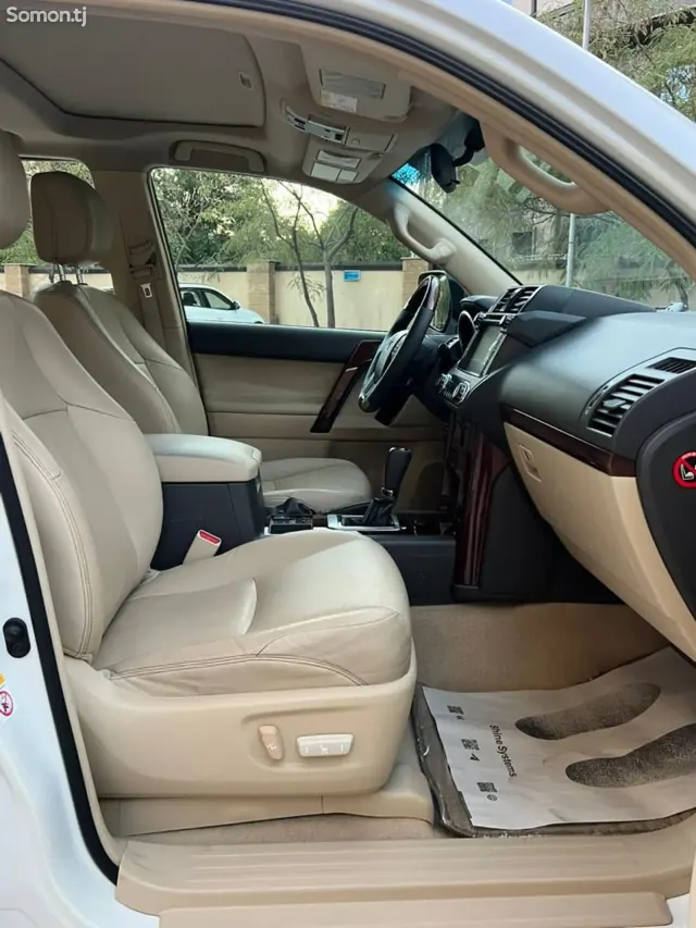 Toyota Land Cruiser Prado 2015 · 4.0 AT