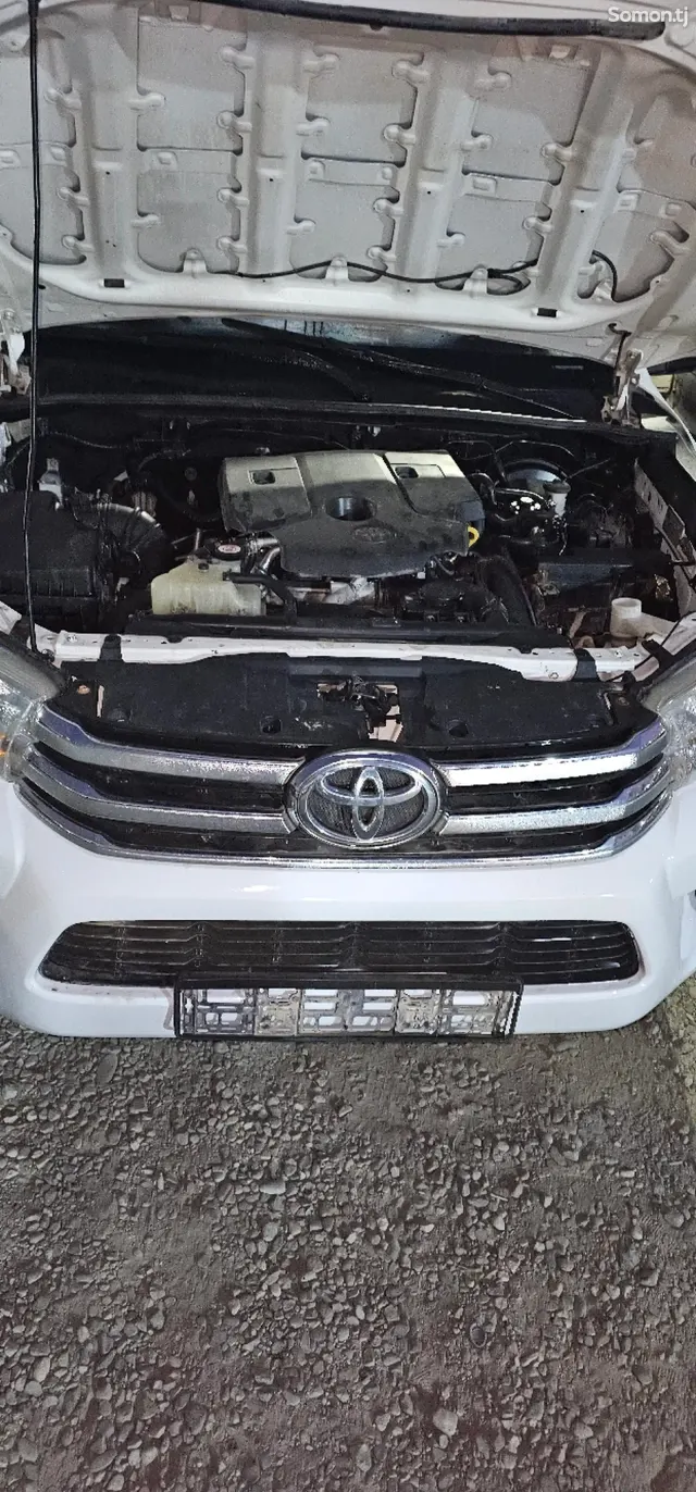Toyota Hilux 2016 · 2.7 MT