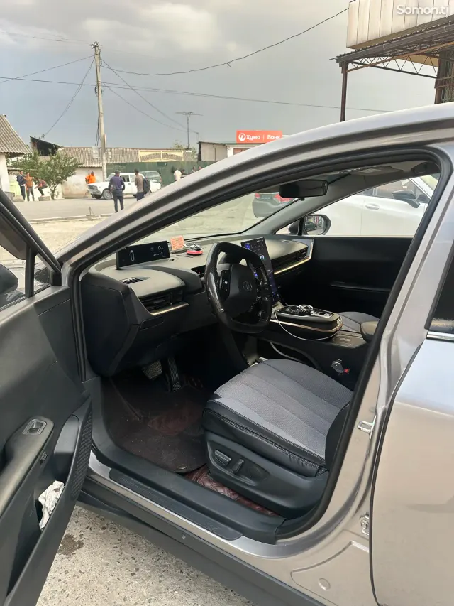 Toyota bZ3 2025 · AT