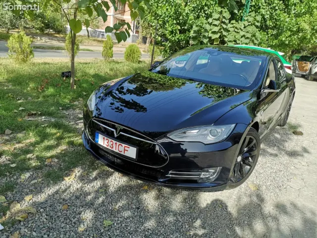 Tesla Model S 2015 · AT