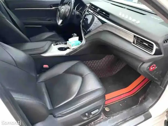 Toyota Camry 2019 · 2.5 AT