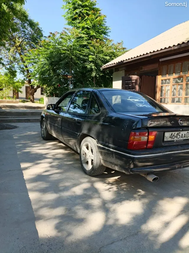 Opel Vectra A 1993 · 1.8 MT