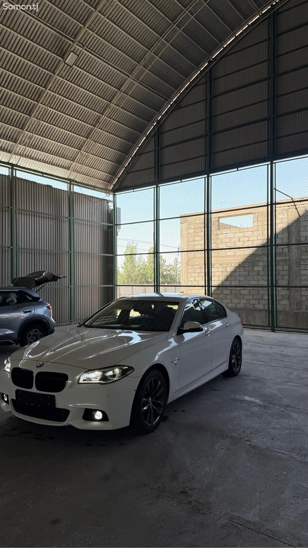 BMW 5 series 2015 · 2.0 AT