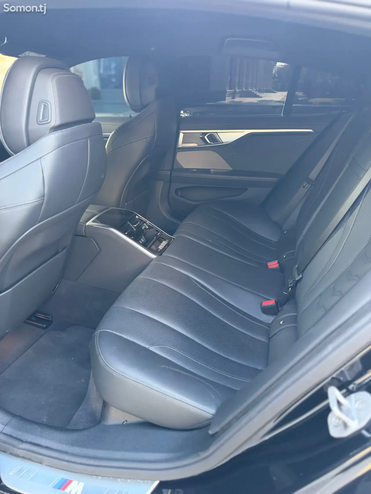 BMW M8 2025 · 4.4 AT