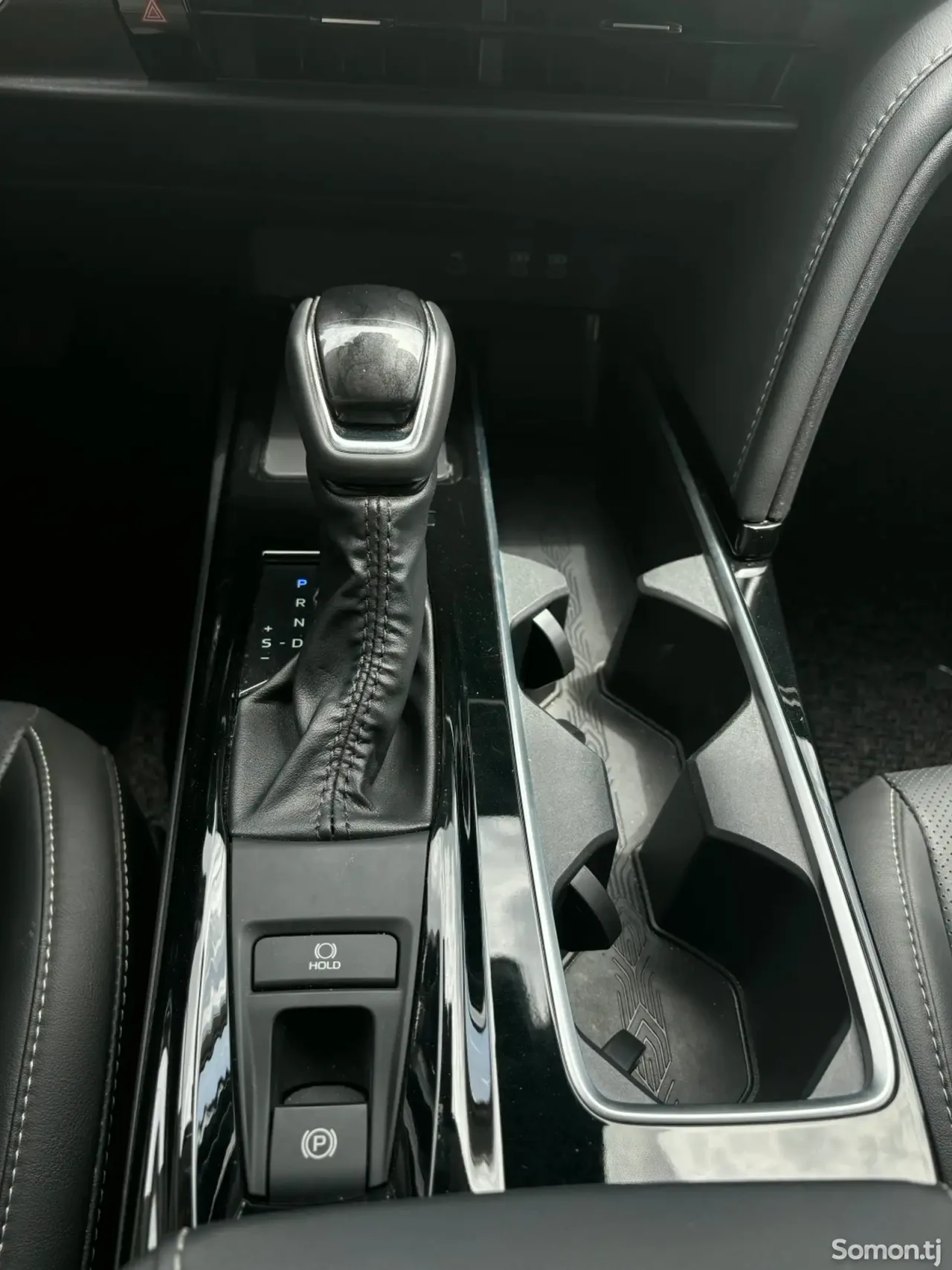 Toyota Camry 2025 · 2.0 AT