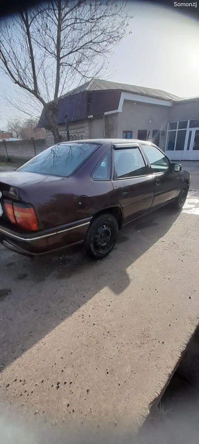 Opel Vectra A 1993 · 1.6 MT