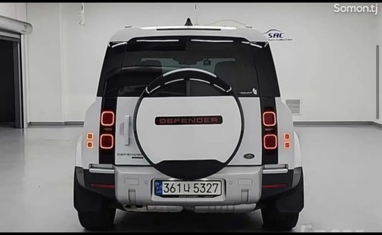 Land Rover Defender 2021 · 3.0 AT