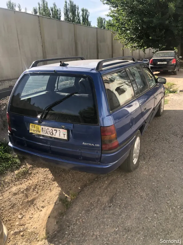 Opel Astra F 1996 · 1.6 MT