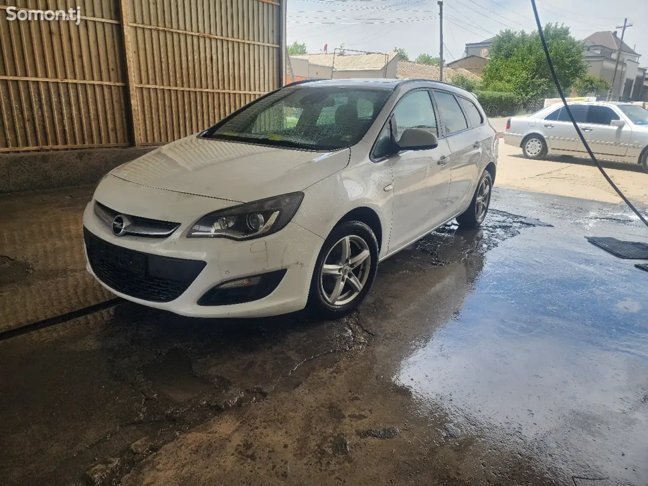 Opel Astra J 2014 · 1.6 MT