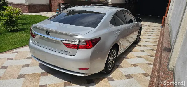 Lexus ES series 2017 · 3.0 AT