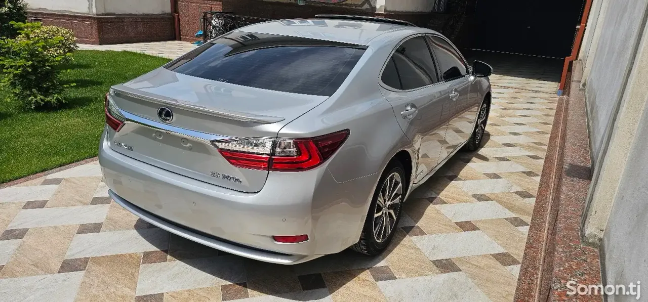 Lexus ES series 2017 · 3.0 AT