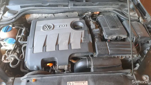 Volkswagen Jetta 2012 · 1.9 AT