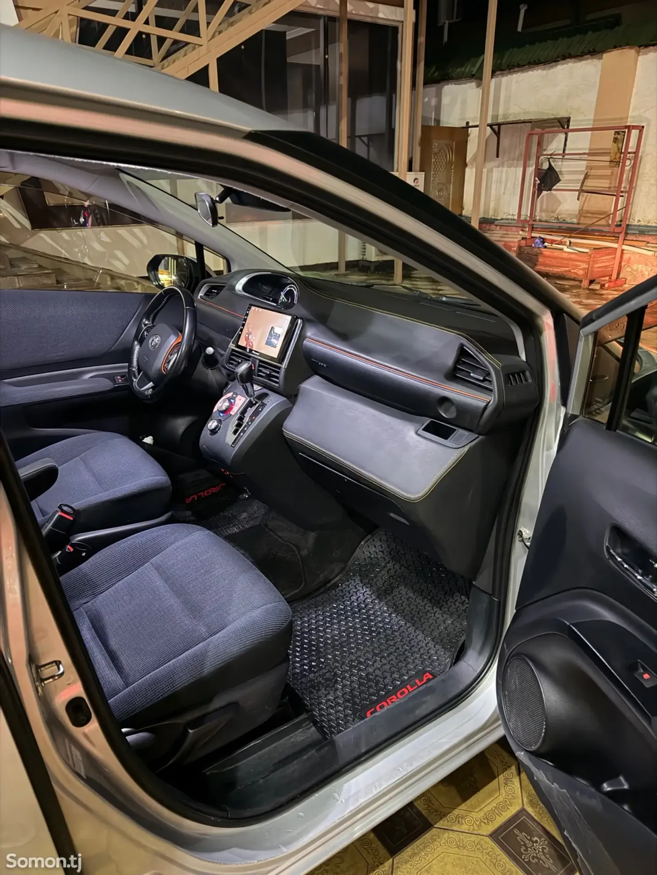 Toyota Sienta 2015 · 1.5 AT