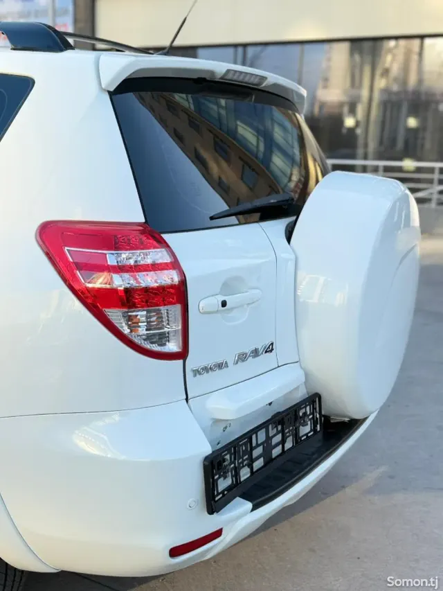 Toyota RAV 4 2011 · 2.5 AT
