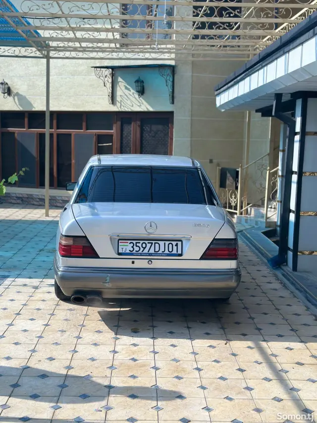 Mercedes-Benz E class 1994 · 2.0 AT