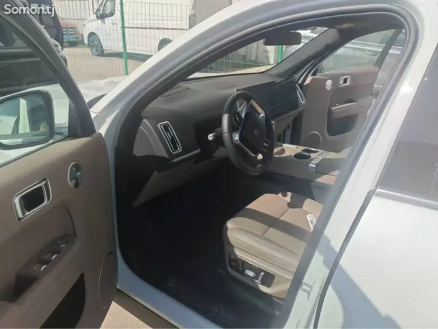 Li Auto (Lixiang) L7 2025 · AT