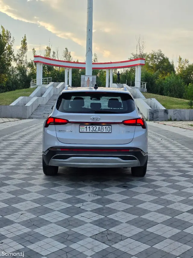 Hyundai Santa Fe 2021 · 2.5 AT