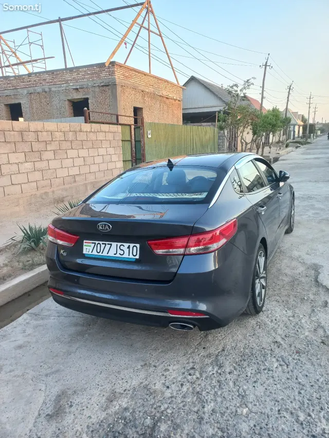 Kia K5 2016 · 2.0 AT