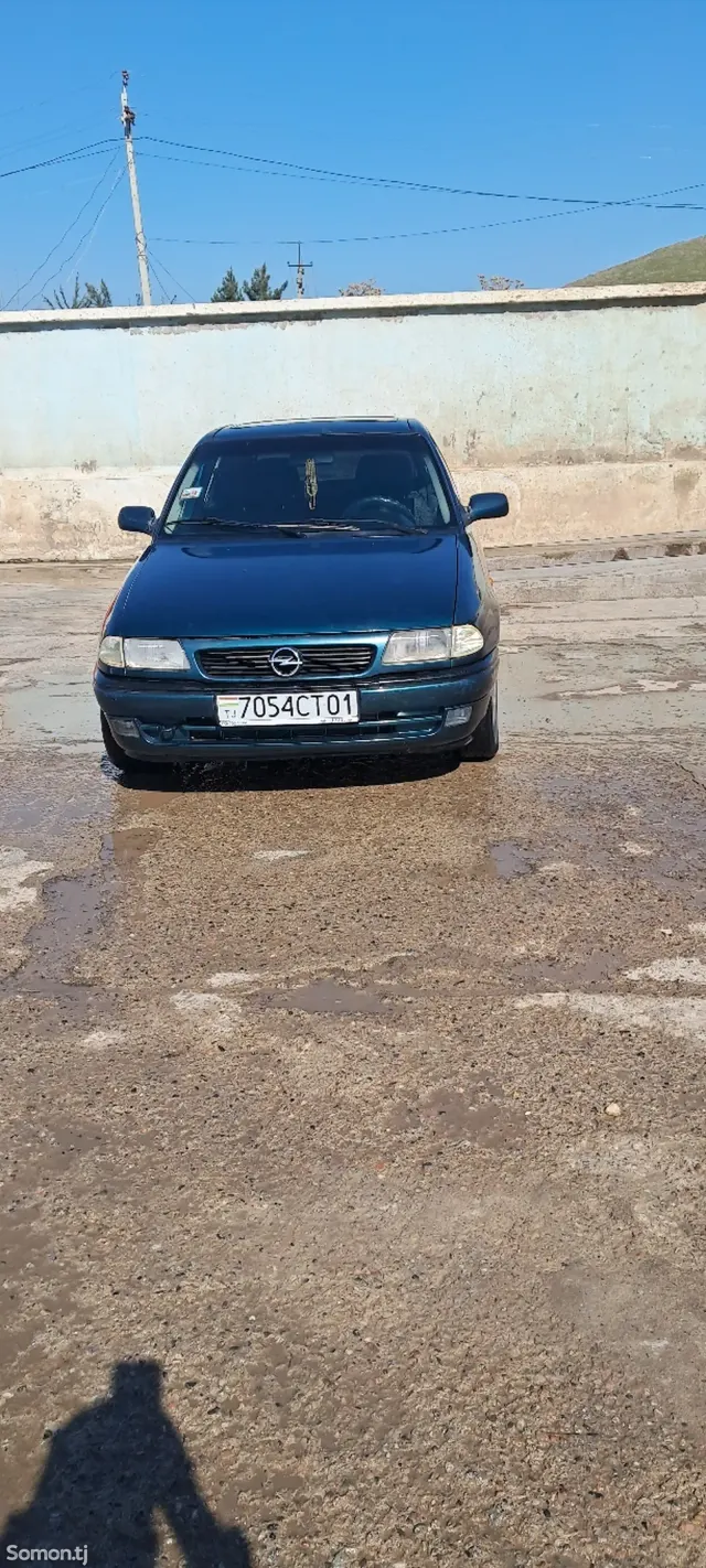 Opel Astra F 1997 · 1.6 MT