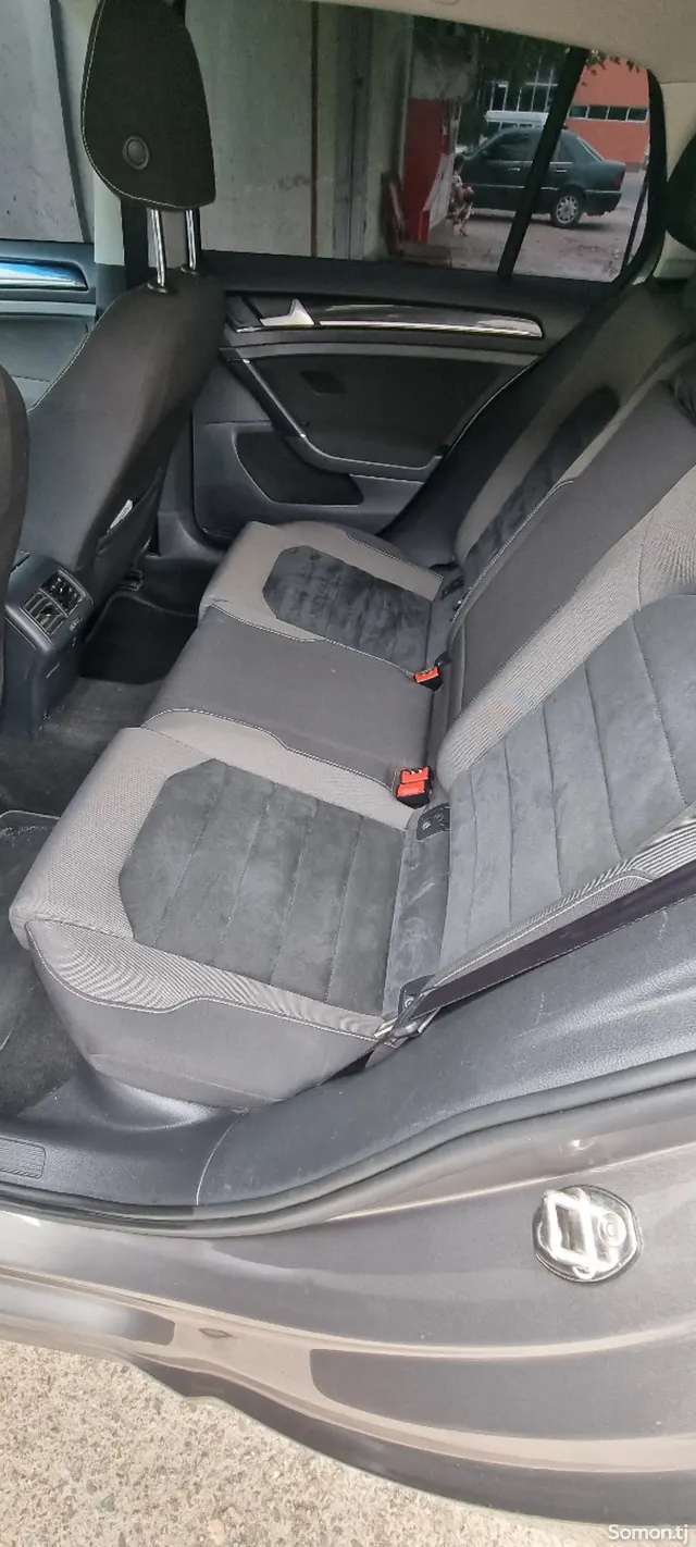 Volkswagen Golf 2015 · 1.6 AT