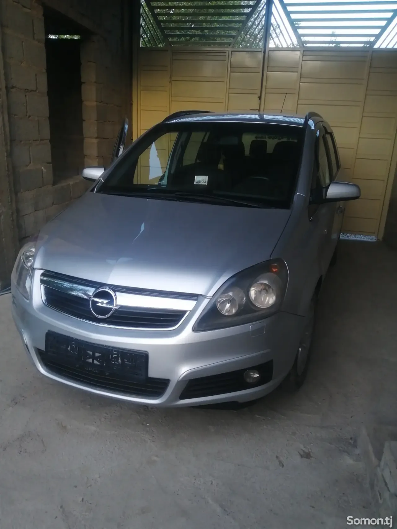 Opel Zafira 2006 · 2.2 MT