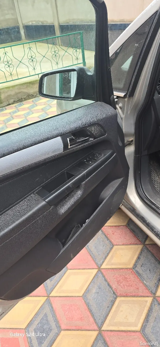 Opel Zafira 2006 · 2.2 MT