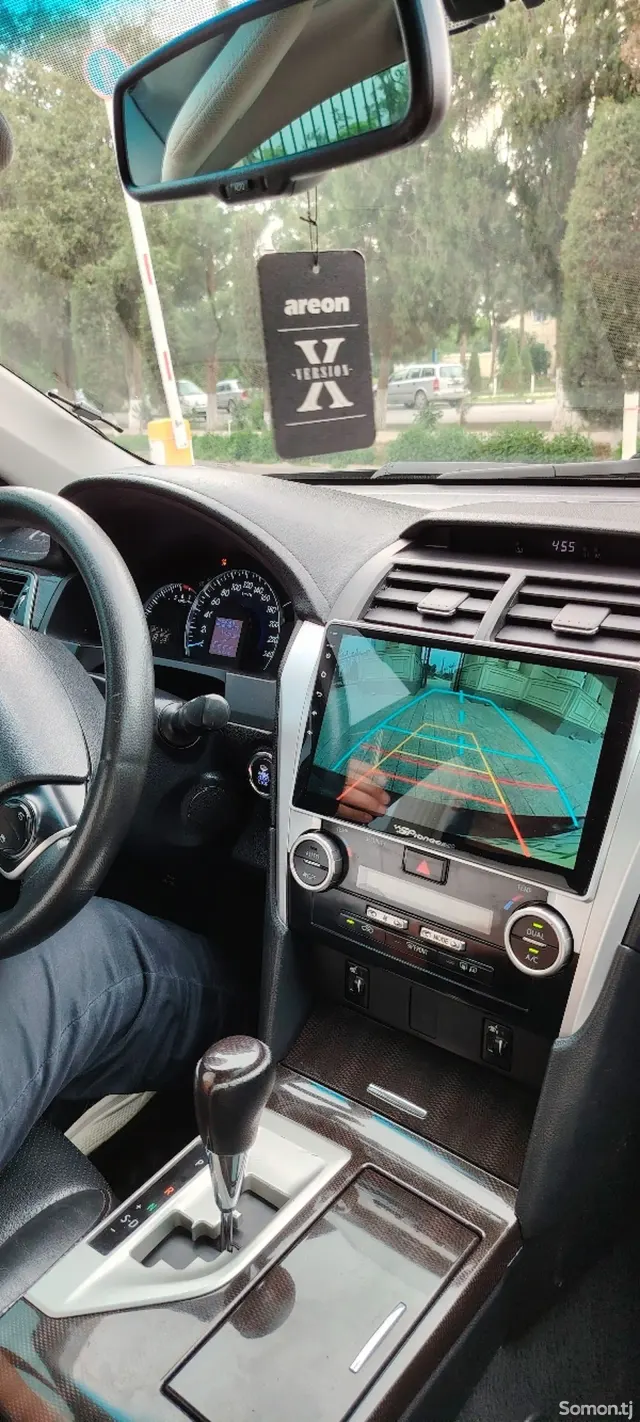 Toyota Camry 2014 · AT