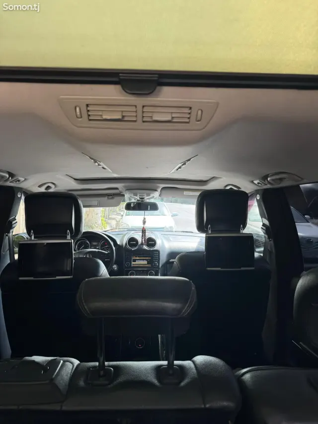 Mercedes-Benz GL class 2011 · 5.5 AT