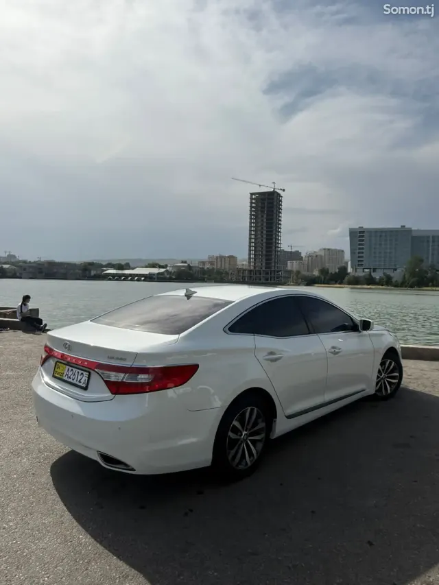 Hyundai Grandeur 2012 · 2.4 AT