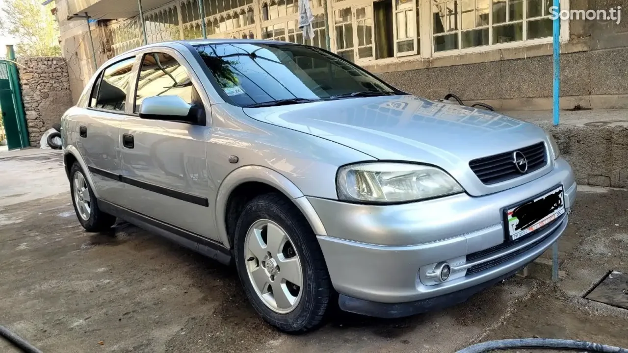 Opel Astra G 1999 · 1.6 MT