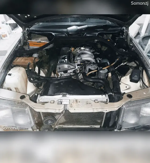 Mercedes-Benz W124 1988 · 2.0 MT