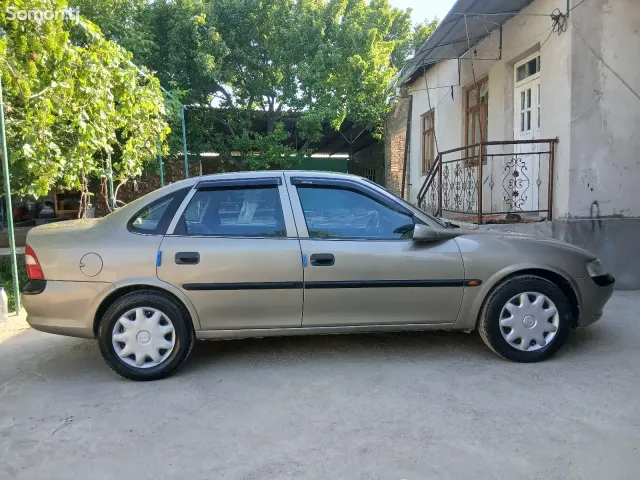 Opel Vectra B 1996 · 1.6 MT