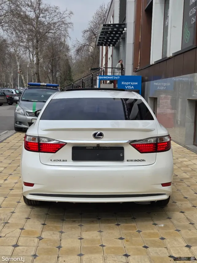 Lexus ES series 2015 · 2.5 AT