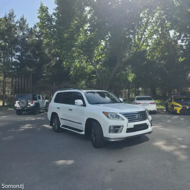 Lexus LX series 2013 · 5.7 AT