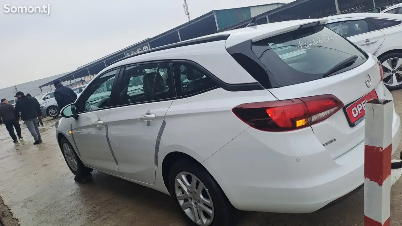 Opel Astra K 2016 · 1.1 MT