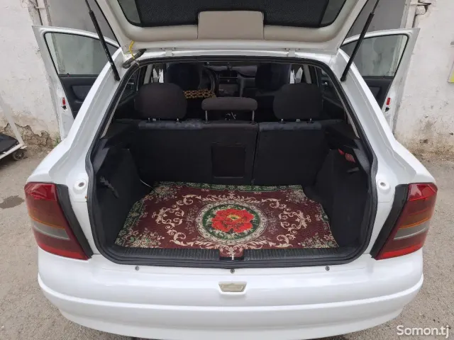 Opel Astra G 1999 · 1.6 MT